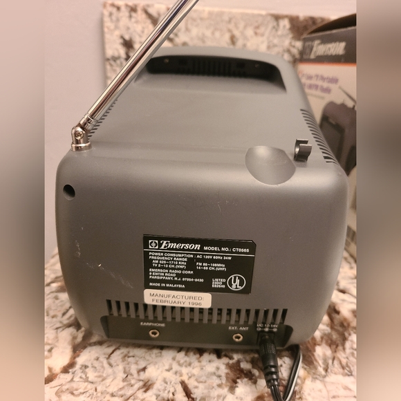 Emerson 5" Color Portable TV with AM/FM Radio - Picture 4 of 9